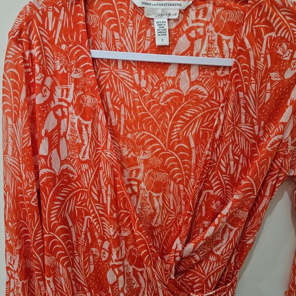 Women's Diane vonFurstenberg 100% Silk "Pea in the Pod" Faux Wrap Top Size Small - Picture 5 of 9